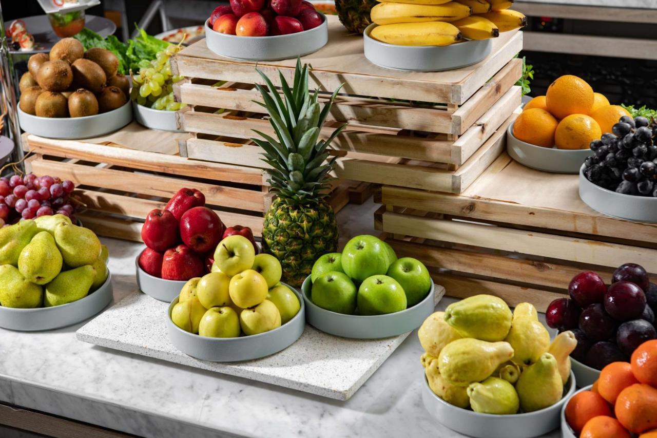 Park Inn by Radisson Makkah Aziziyah Mecca Bagian luar foto Fruit buffet at a hotel