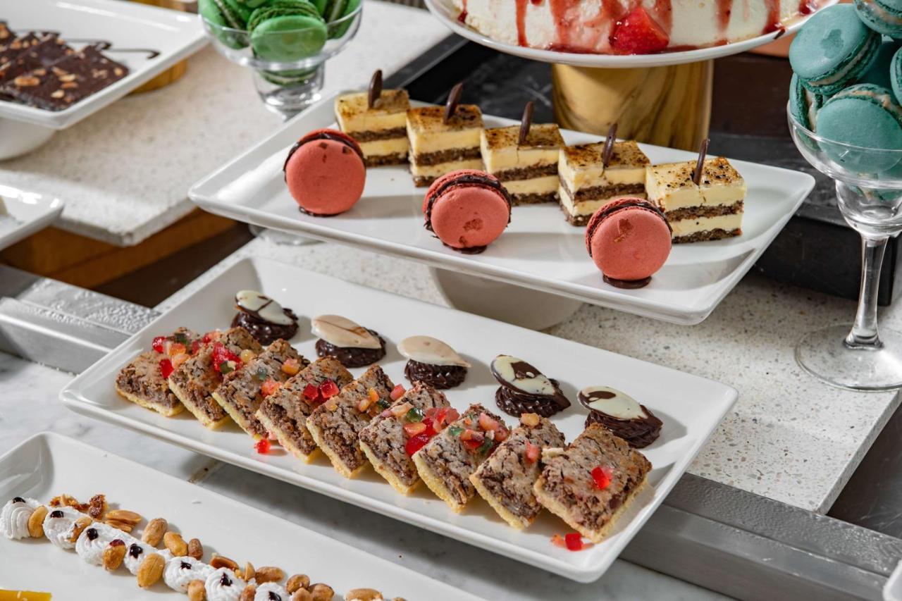 Park Inn by Radisson Makkah Aziziyah Mecca Bagian luar foto A selection of desserts