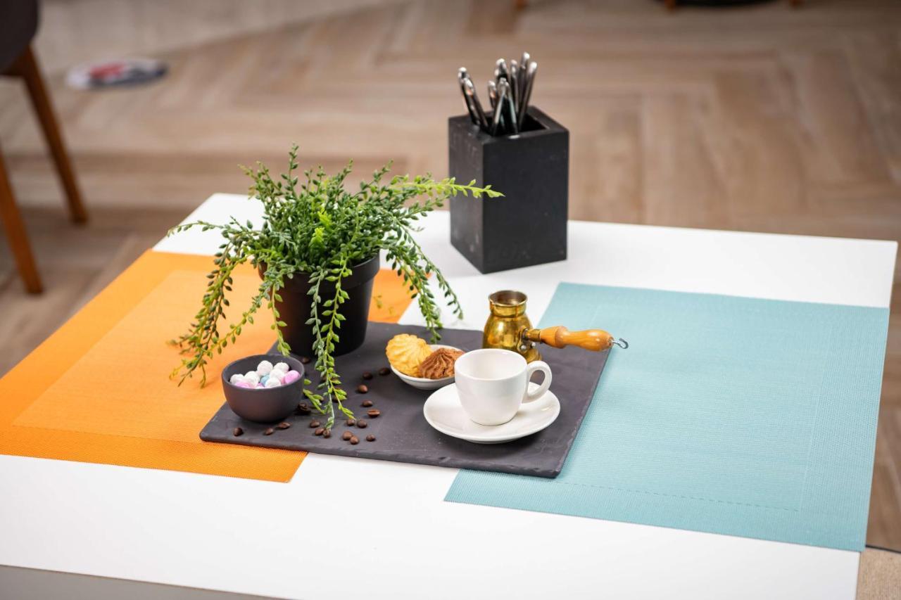 Park Inn by Radisson Makkah Aziziyah Mecca Bagian luar foto A coffee table