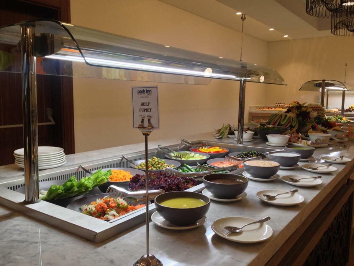 Park Inn by Radisson Makkah Aziziyah Mecca Bagian luar foto Buffet at a luxury hotel