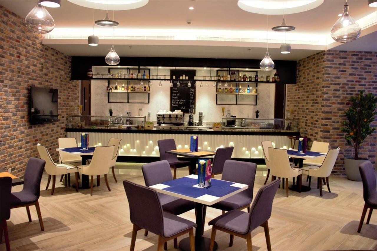 Park Inn by Radisson Makkah Aziziyah Mecca Bagian luar foto The lounge at the airport